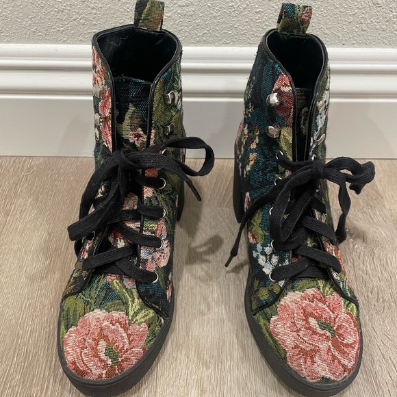 Steve Madden Abby Floral Lace-Up Black Ankle Boots - Picture 3 of 11